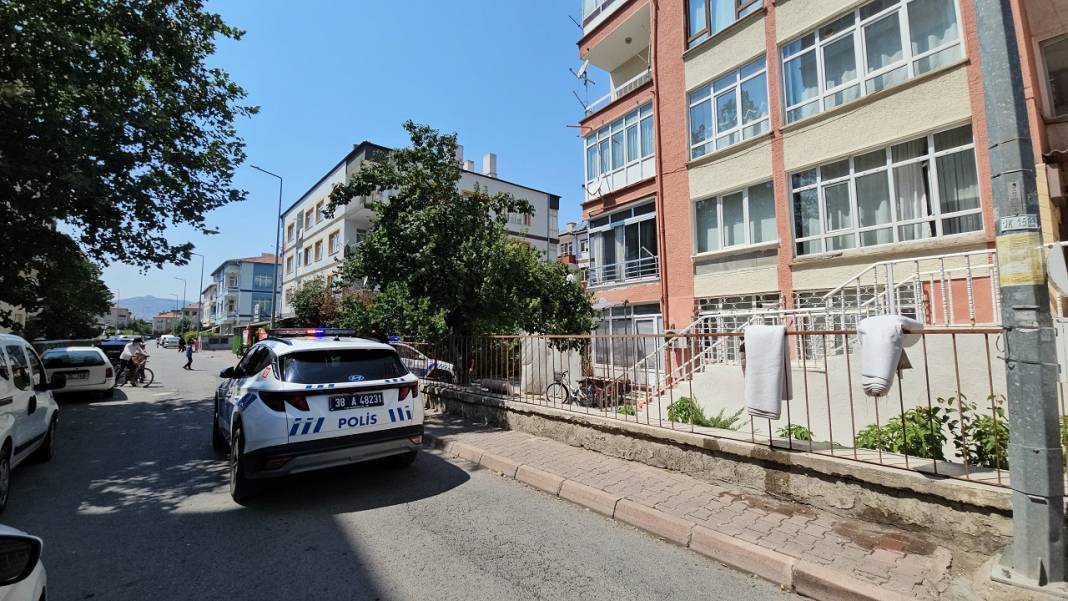 Konya'dan Kayseri'ye gitti, eski eşini bıçakladı! 3